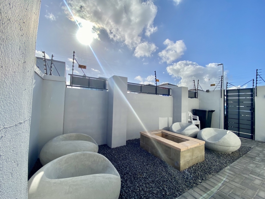 To Let 3 Bedroom Property for Rent in Sandown Western Cape